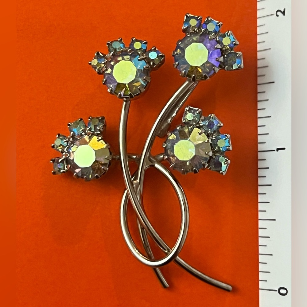 Vintage floral spray brooch with beautiful blue/purple hued iridescent stones